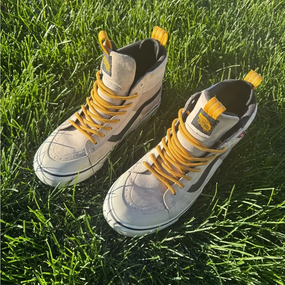 Men’s MTE high top Vans size 8.5 men’s/ 10 women’s